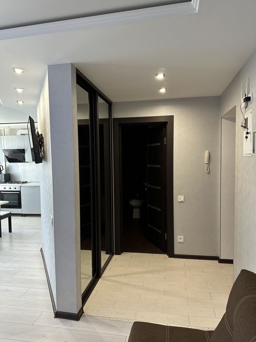 Сдам до Лета. Спальня и кухня-студия в р-не гориполкома