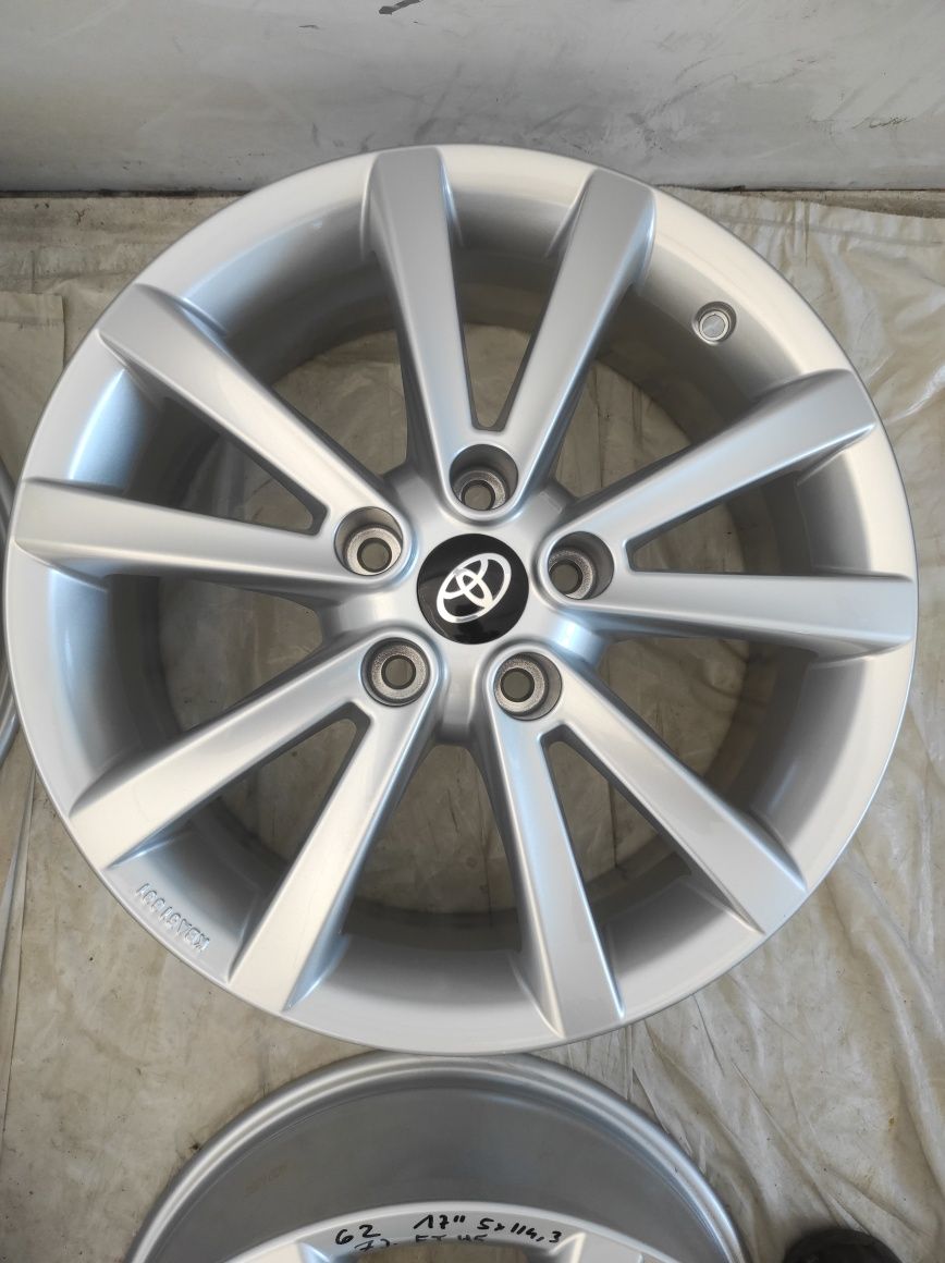 62 Felgi aluminiowe TOYOTA R 17 5x114,3 NOWE