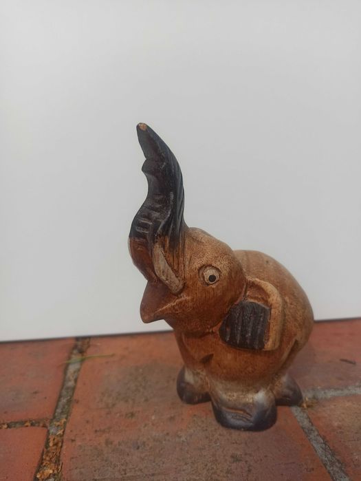 Słoń figurka do kolekcji ,prezent z drewna egzotycznego na szczęście