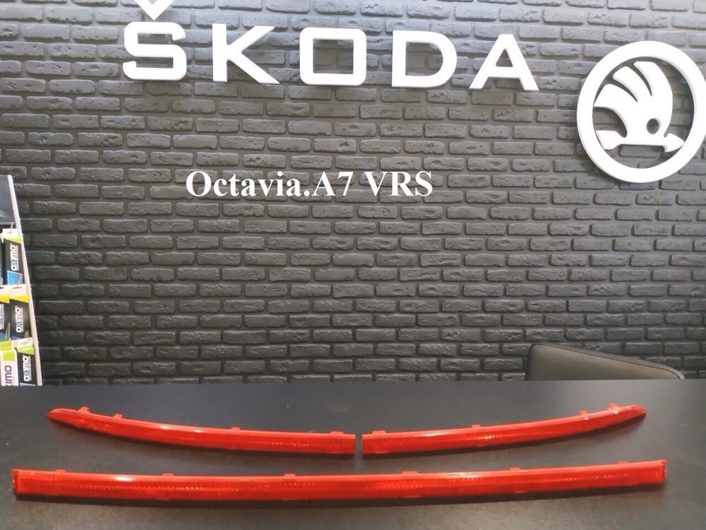 отражатель/відбивач світла задній Skoda Octavia A5/A7 SuperB Шкода