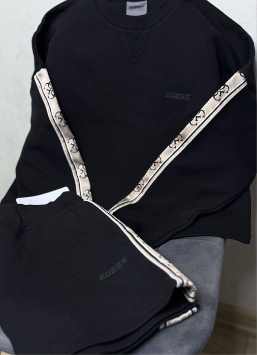 Костюм з шортами Guess M,L