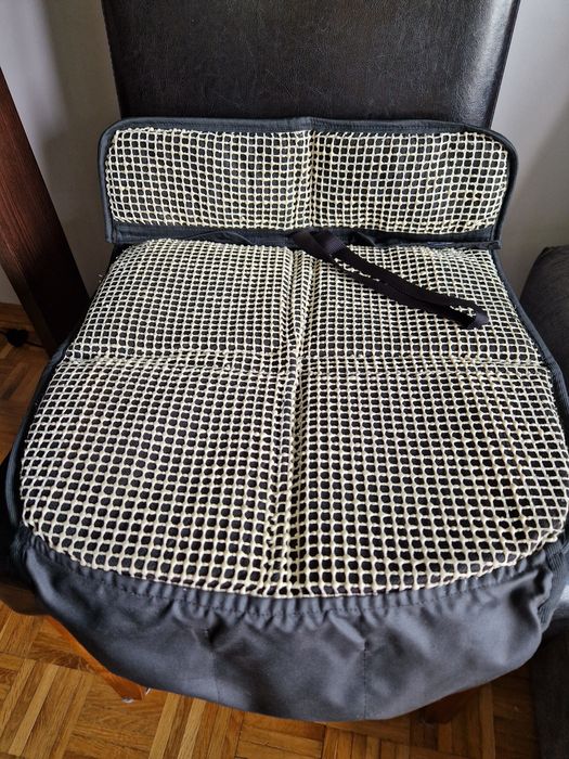 Mata ochronna na siedzenie samochodowe pod fotelik samochodowy