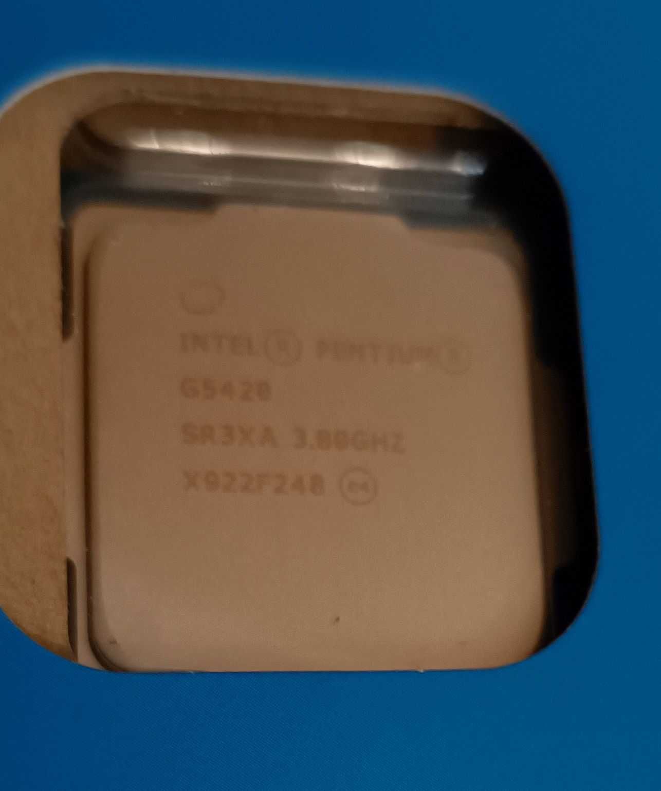 Procesor Intel Pentium G5420