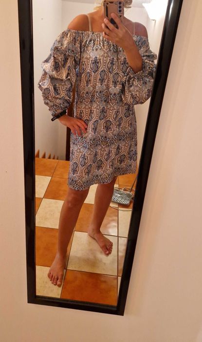 Piękna nowa sukienka z bufiastymi rękawami boho