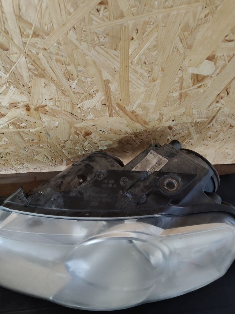 Lampa przód lewa volkswagen passat b6