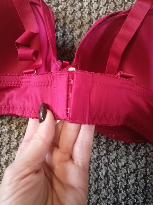 Biustonosz czerwony 75/80 D