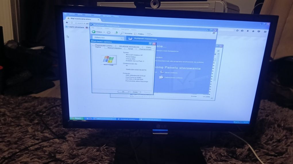Komputer z monitorem