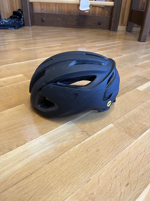 Велосипедний шолом Oakley