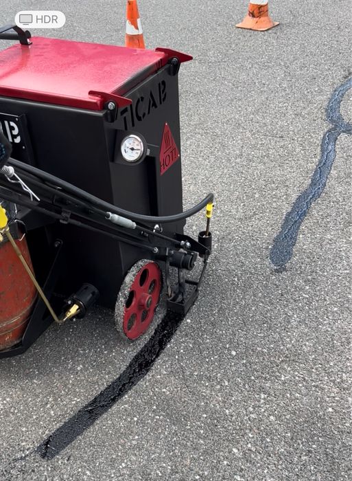 Заливка та герметизация швів та трешин асфальту, ремонт доріг