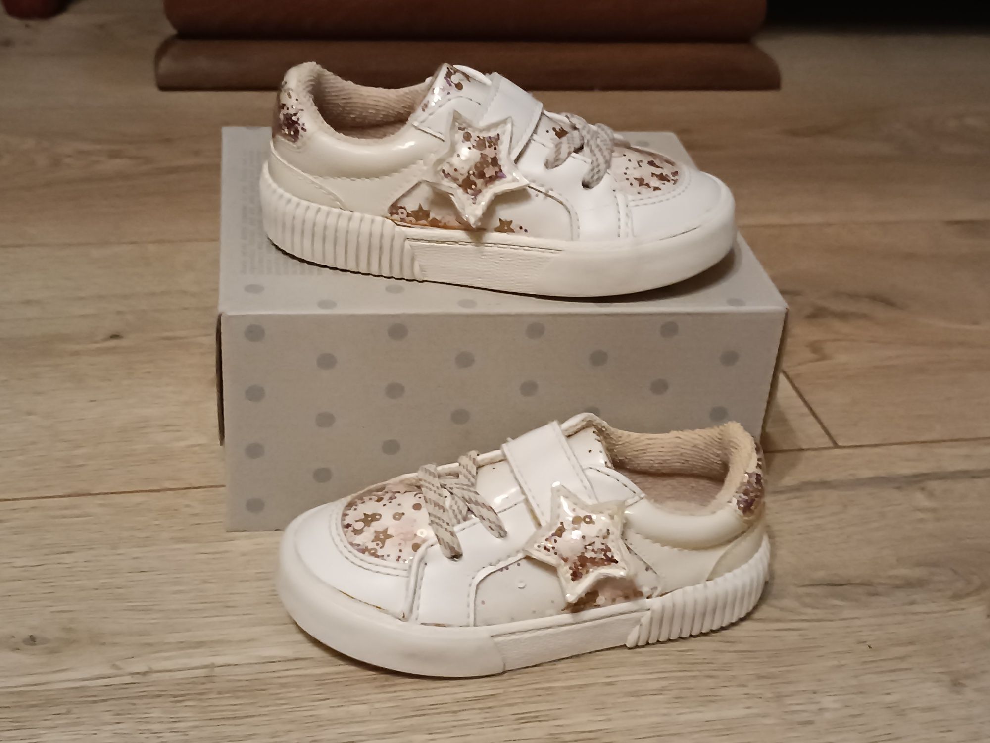 Buty /trampki Zara r.22 białe z błyszczącymi cekinami dziewczynka