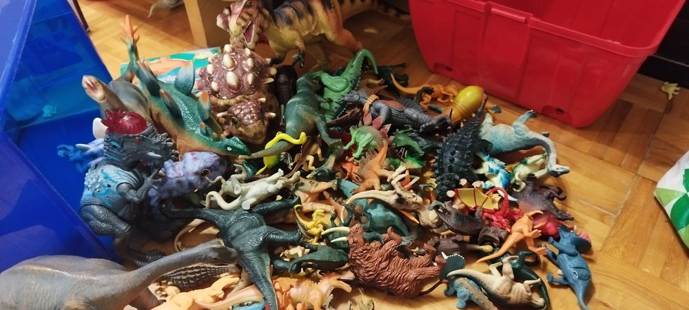 Dinozaury zabawki