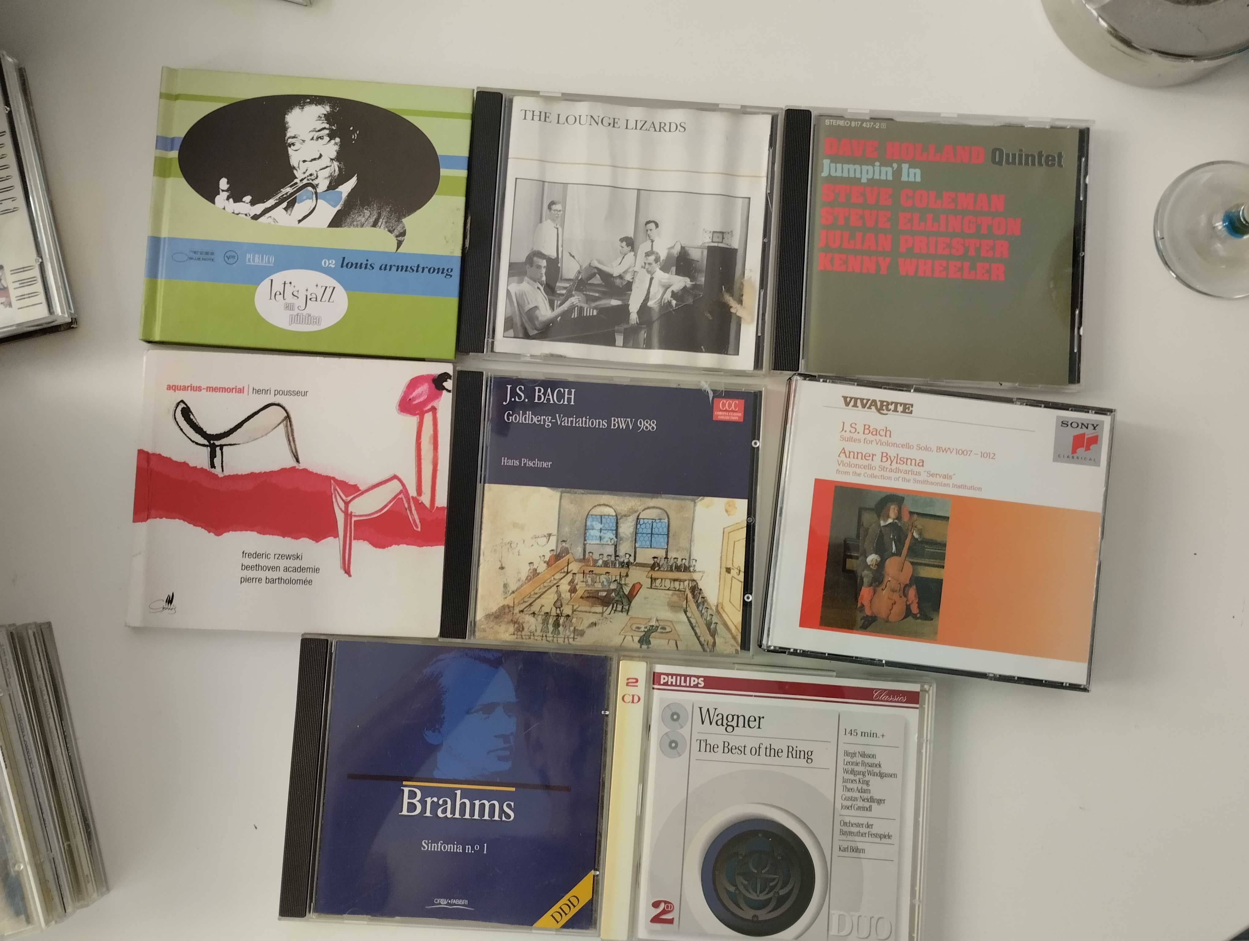 Discos CD de vários tipos de música estrangeira e nacional