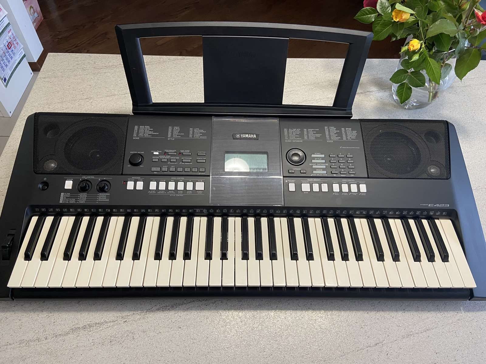 Синтезатор Yamaha PSR E423