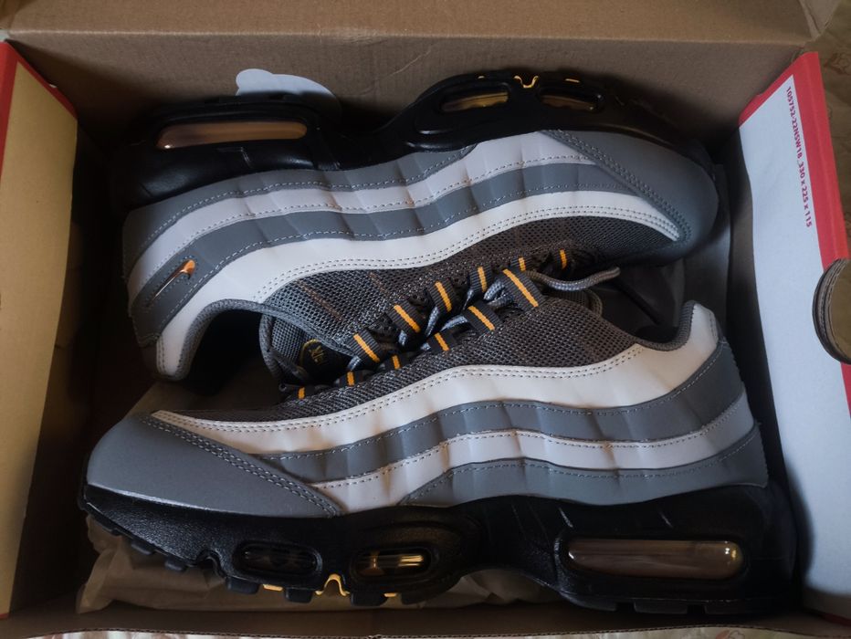 Air max 95 novo nunca usado e 100 original comprado na loja da nike