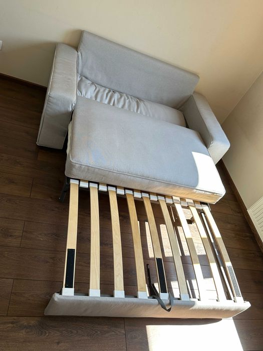 Kanapa IKEA VILASUND – rozkładana, z pojemnikiem na pościel