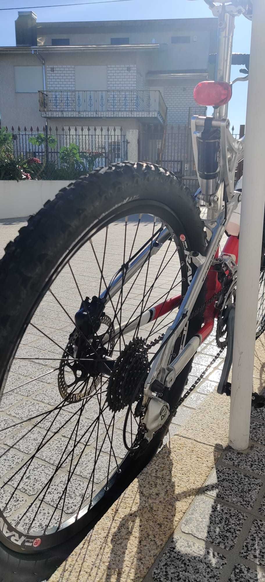 Bicicleta btt suspensão total R26