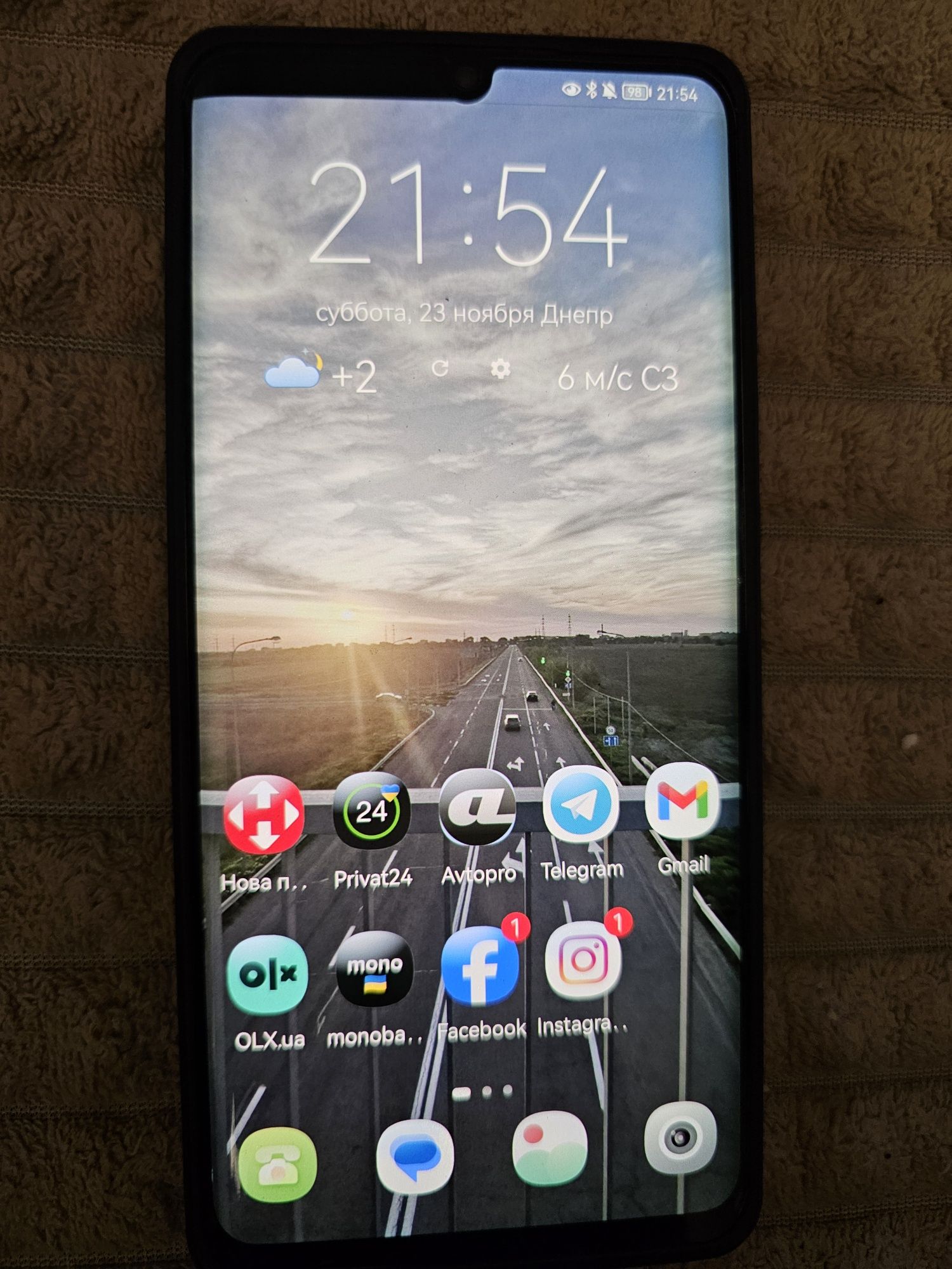 Huawei p30pro 6/128   нюанс с экраном