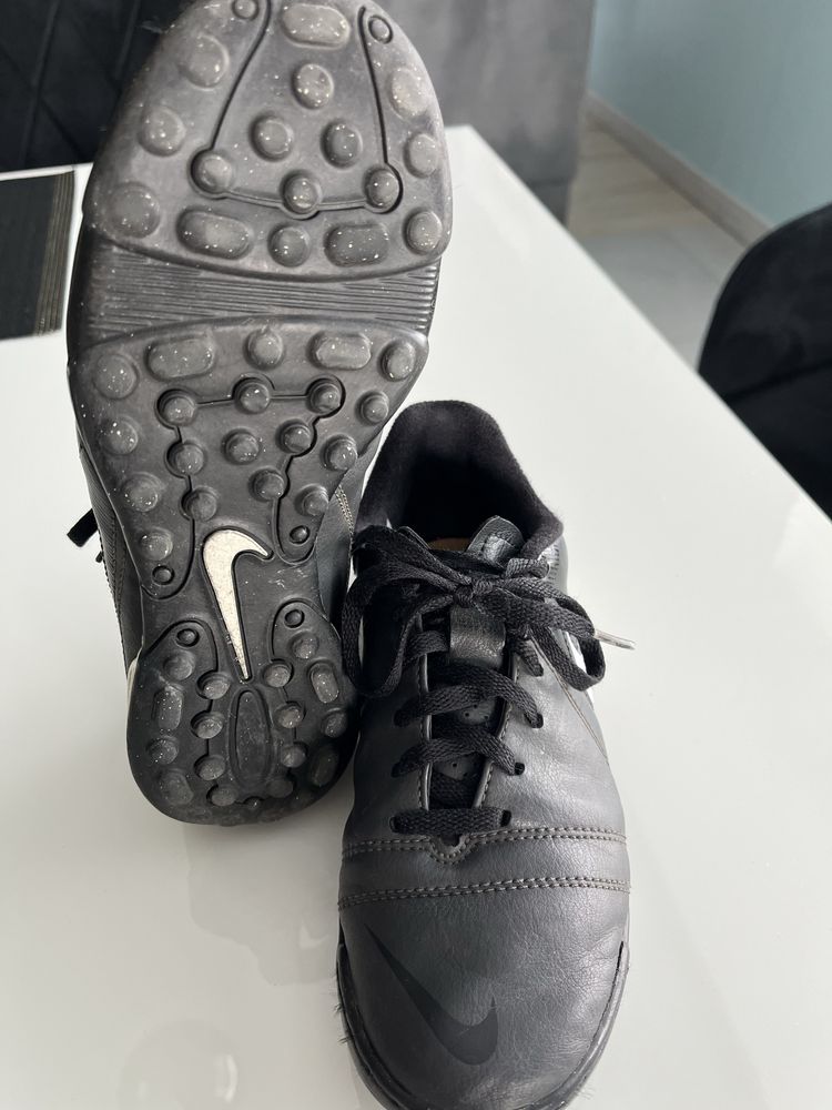 Buty piłkarskie turfy Nike rozm. 35,5