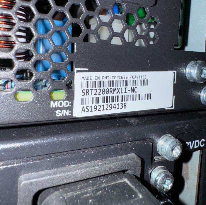 Безперебійник ДБЖ APC smart UPS  SRT2200RMXLI