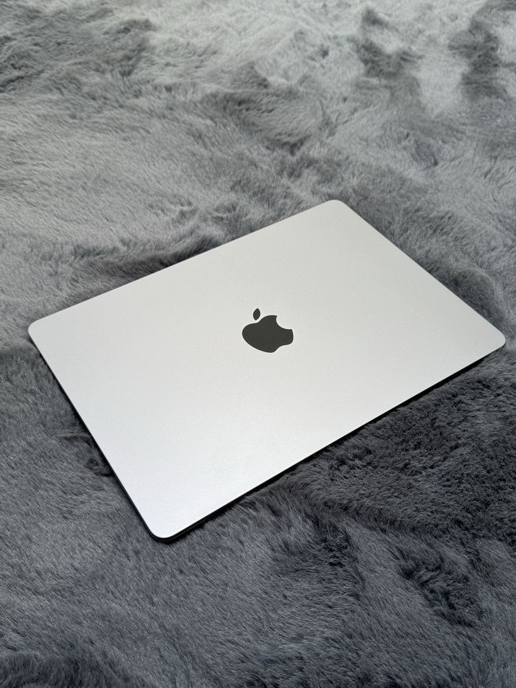 Продам MacBook Air M2 (256 GB, Space Grey)