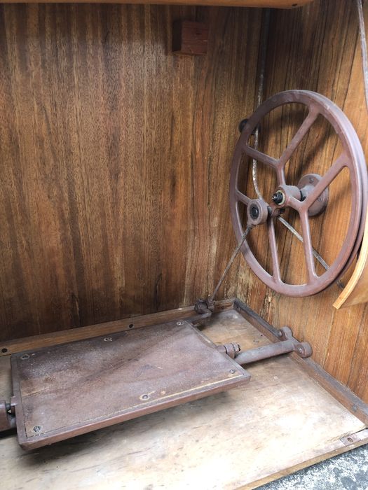 Łucznik kl. 82 zabytkowa maszyna do szycia