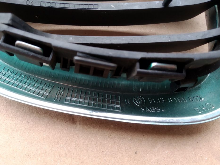 Grill BMW 3 (E36) Atrapa Nerka Prawa