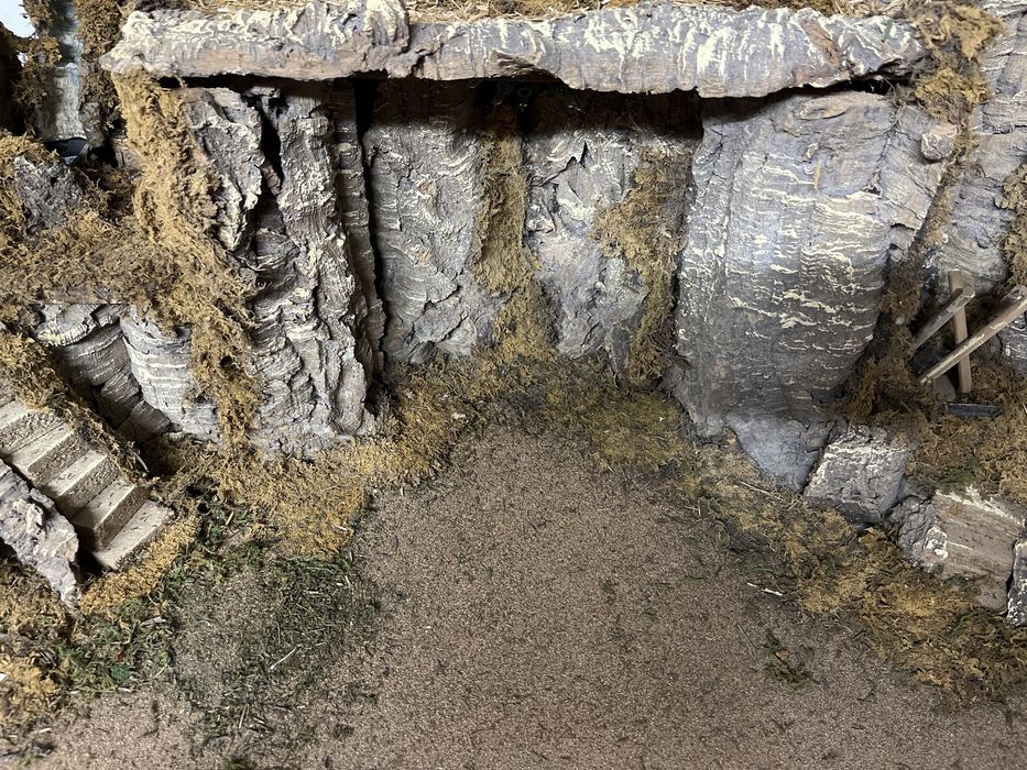 Presépio típico em madeira e cortiça, iluminado 90x60x50cm