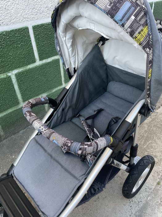 Прогулочна коляска