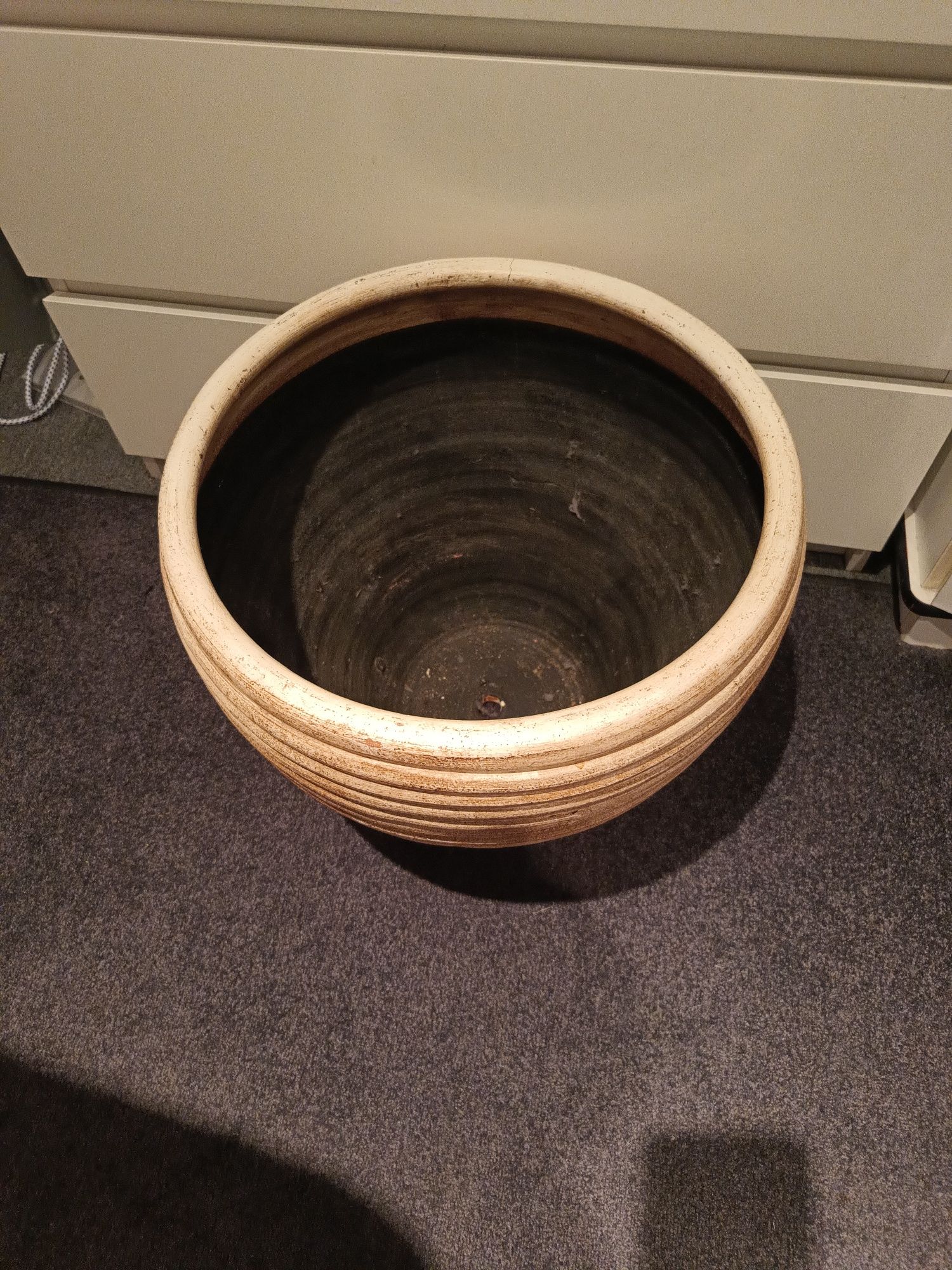 Duża ceramiczna donica w kolorze piaskowym