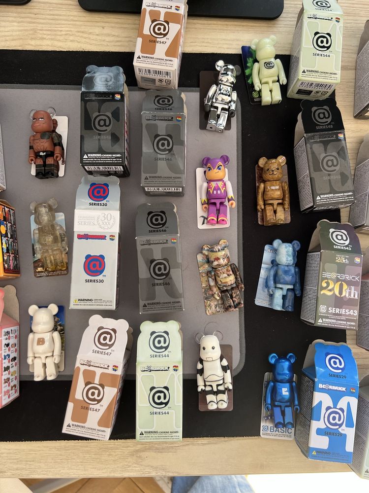 Bearbrick series - 38 sztuk widocznych na zdjeciach