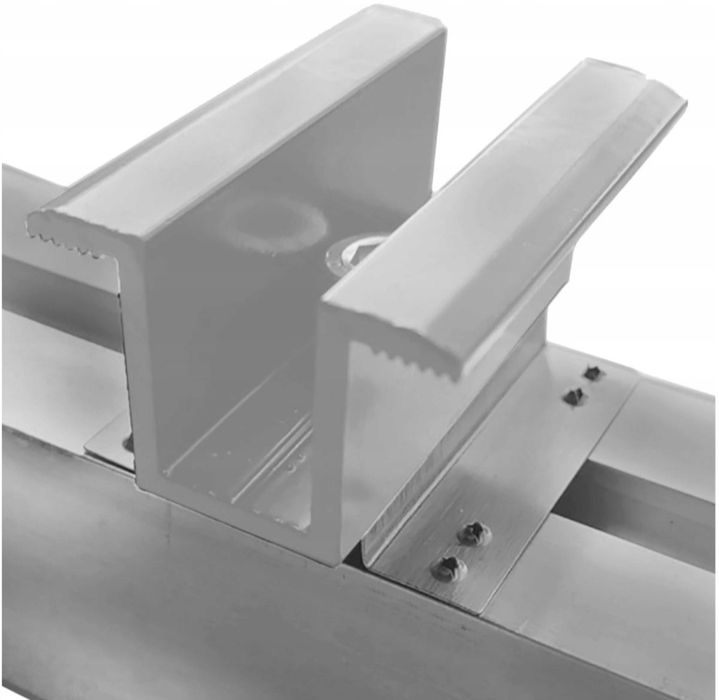 Алюмієма система кріплення для сонячних панелей на дах