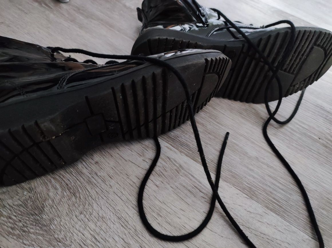 Botas verniz tamanho 35