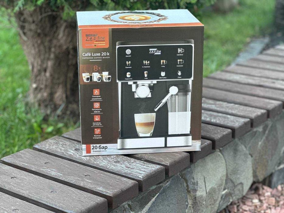 ℹ️ Кофемашина с дисплеем, универсальная для приготовления 8 напитков.