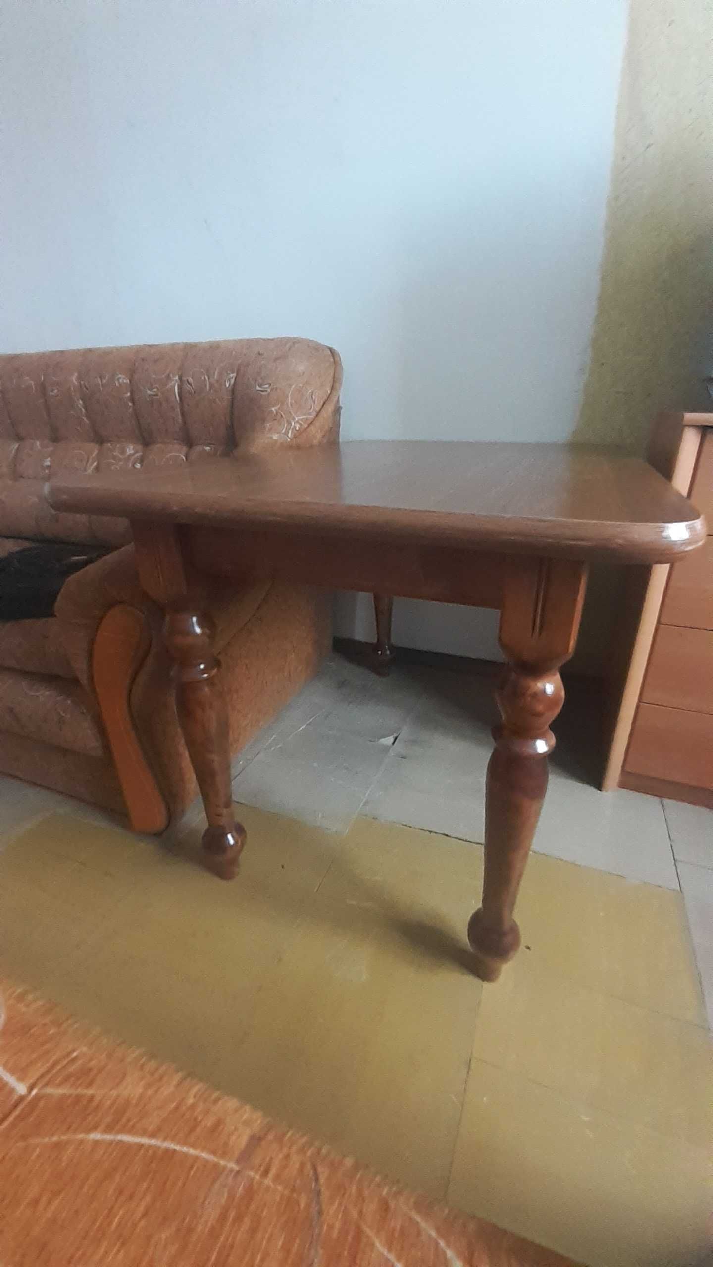 Stół w dobrym stanie