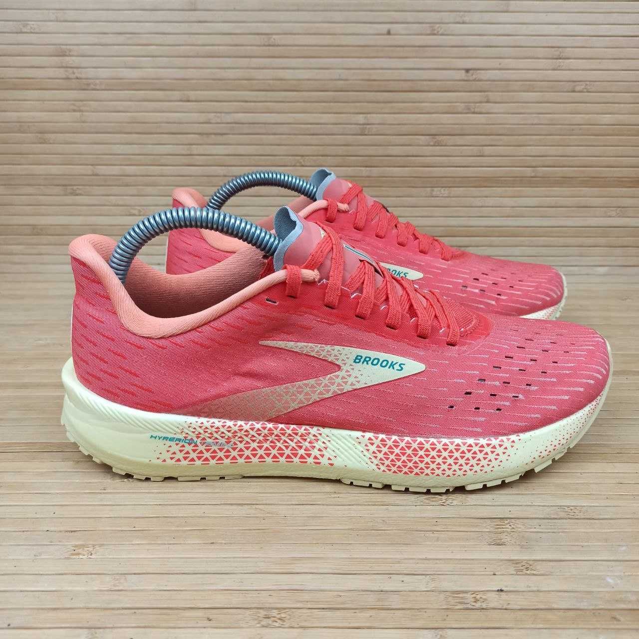 Бігові кросівки Brooks Hyperion Tempo  Розмір 41 (26,5 см.)