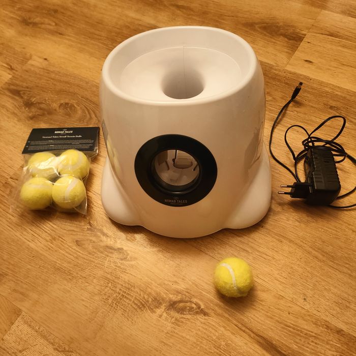 Nomad Tales, wyrzutnia piłek dla psa na gwarancji, plus gratis.