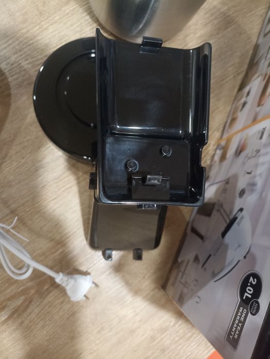 Кухонний міксер із чашею