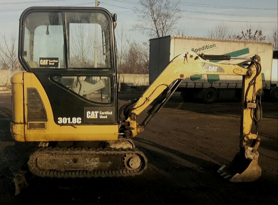 Продам міні-екскаватор CAT 301.8