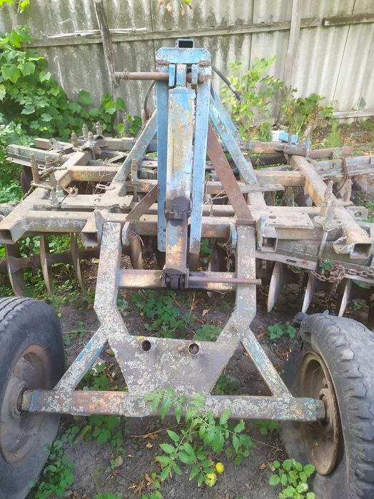 Продам плуг 3*35., дискова борона 310.Запчастини на Уаз.