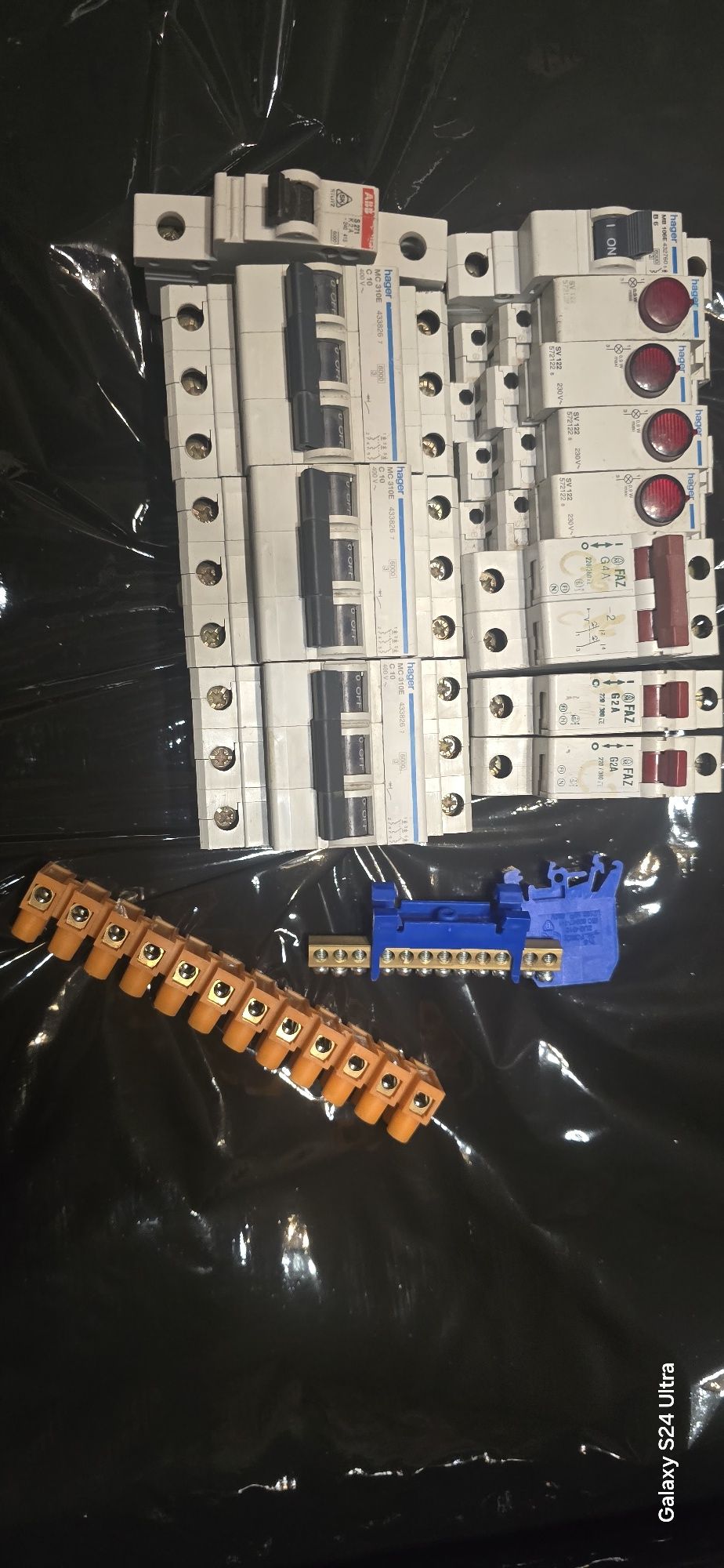 Zestaw Hager bezpieczniki  230 v jak i 400v lampki kontrolne faz