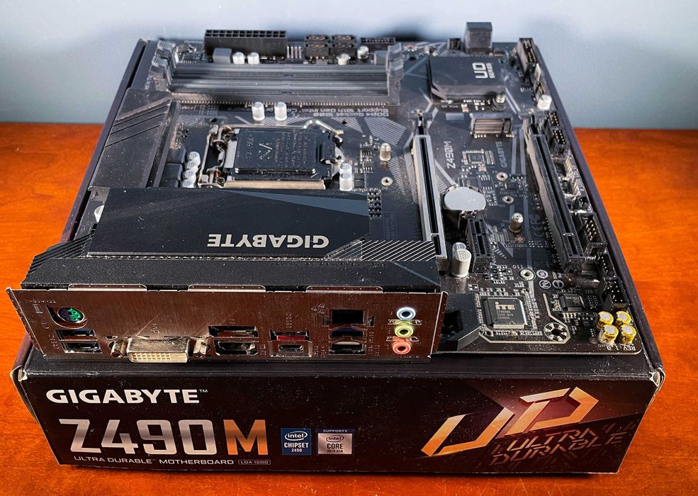 Płyta główna Gigabyte Z490M • LGA1200 • 100% sprawna