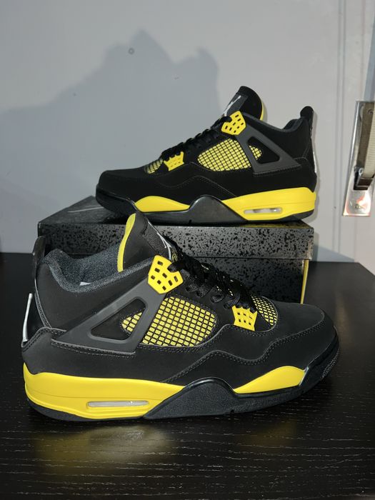 Jordan 4 yellow black