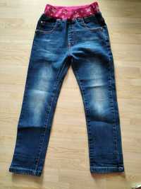 Eleganckie spodnie jeans na gumce rozm 110-116