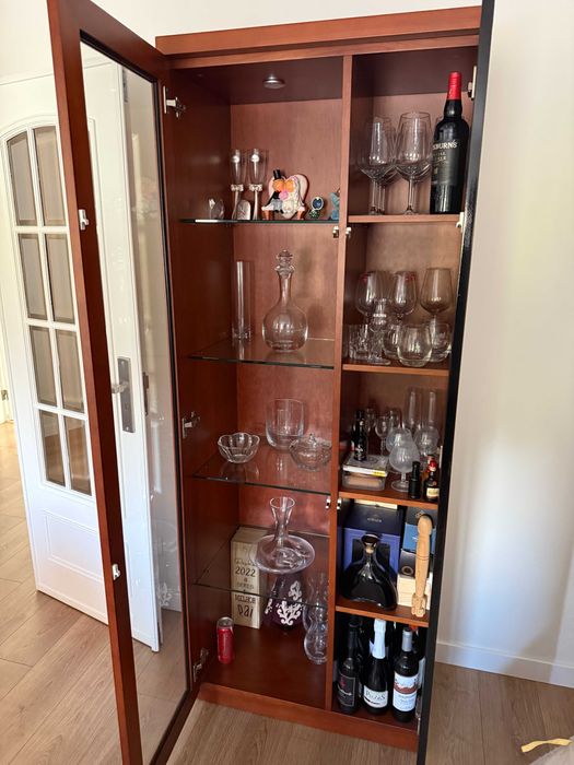 Cristaleira cerejeira