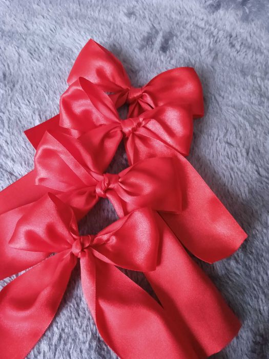 Czerwone kokardki dekoracyjne z wstążki; 4 sztuki