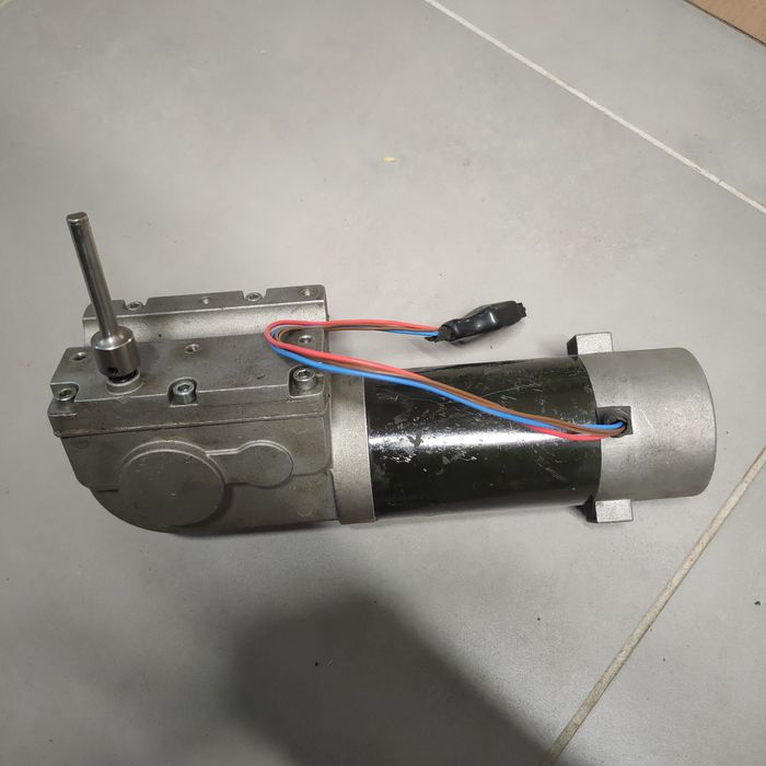 Mocny solidny silnik 24v z przekladnią 116 rpm
