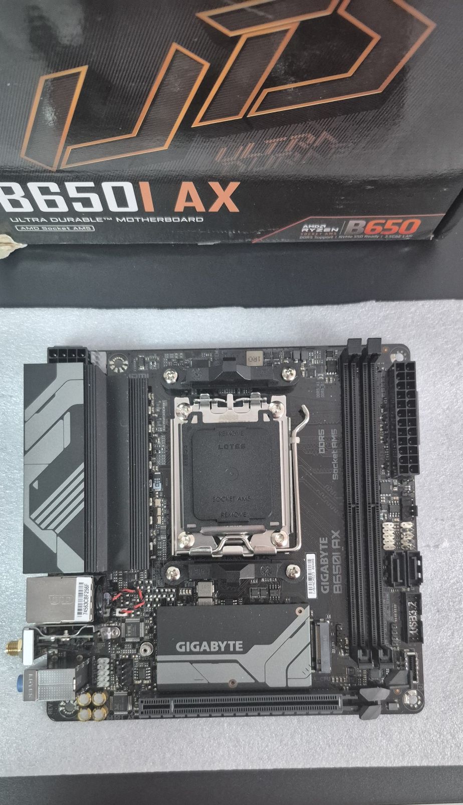 Gigabyte B650I AX