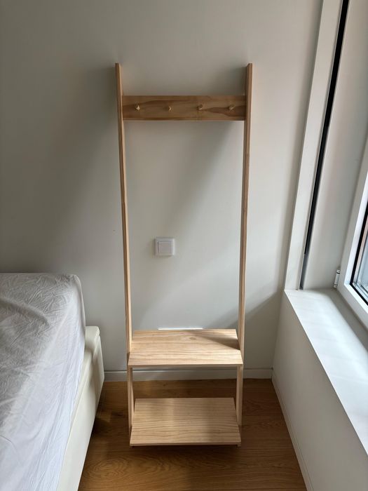 Cabide de pé com sapateira SKLUM