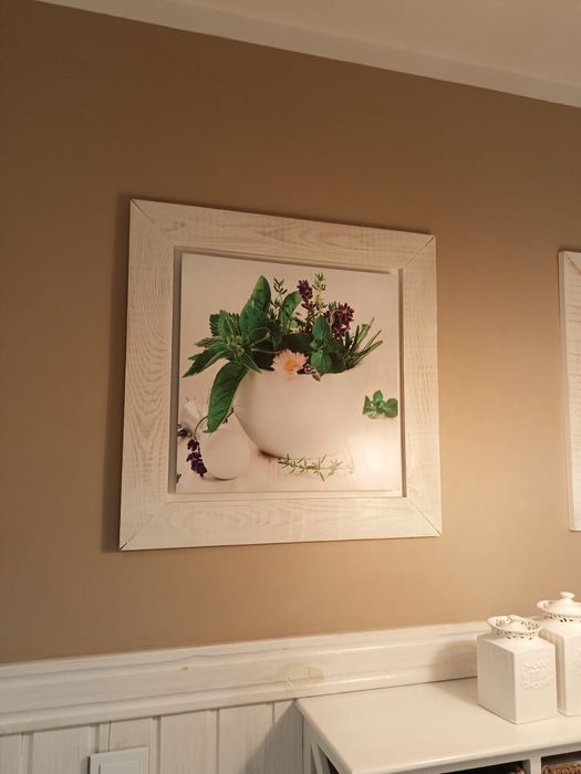 Obraz w białej drewnianej ramie