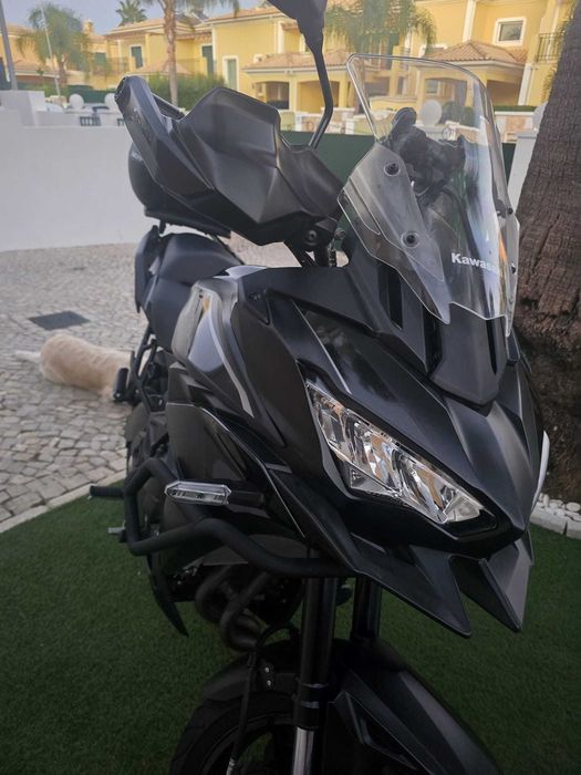 Kawasaki Versys 650 – Ano 2024 – Preta | Como Nova!